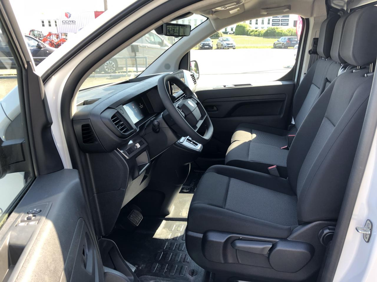 PEUGEOT Expert M 2.0 BlueHDi - 145 S&S - BV EAT8  III FOURGON Fourgon PHASE 2 - Цельнометаллический фургон: фото 5 PEUGEOT Expert M 2.0 BlueHDi - 145 S&S - BV EAT8  III FOURGON Fourgon PHASE 2 - Цельнометаллический фургон: фото 5