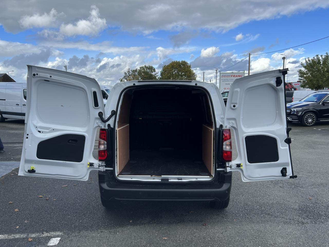 PEUGEOT PARTNER M 650KG 1.5 HDI 100CH ASPHALT 3 PLACES - Цельнометаллический фургон: фото 3 PEUGEOT PARTNER M 650KG 1.5 HDI 100CH ASPHALT 3 PLACES - Цельнометаллический фургон: фото 3