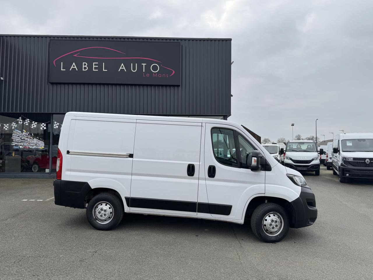 Цельнометаллический фургон PEUGEOT boxer 333 L1H1 2.2 BLUEHDI S&S 140CH ASPHALT: фото 8