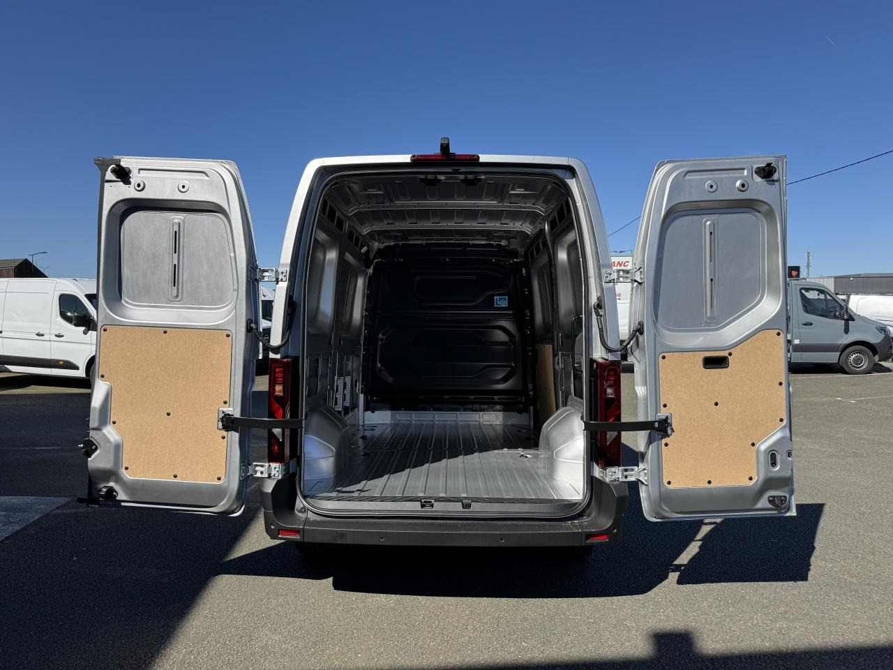 RENAULT Master Advance 3t3 L2H2 2.0 Blue dCi - 150 2025 IV FOURGON Fourgon L2H2 Traction - Цельнометаллический фургон: фото 3 RENAULT Master Advance 3t3 L2H2 2.0 Blue dCi - 150 2025 IV FOURGON Fourgon L2H2 Traction - Цельнометаллический фургон: фото 3