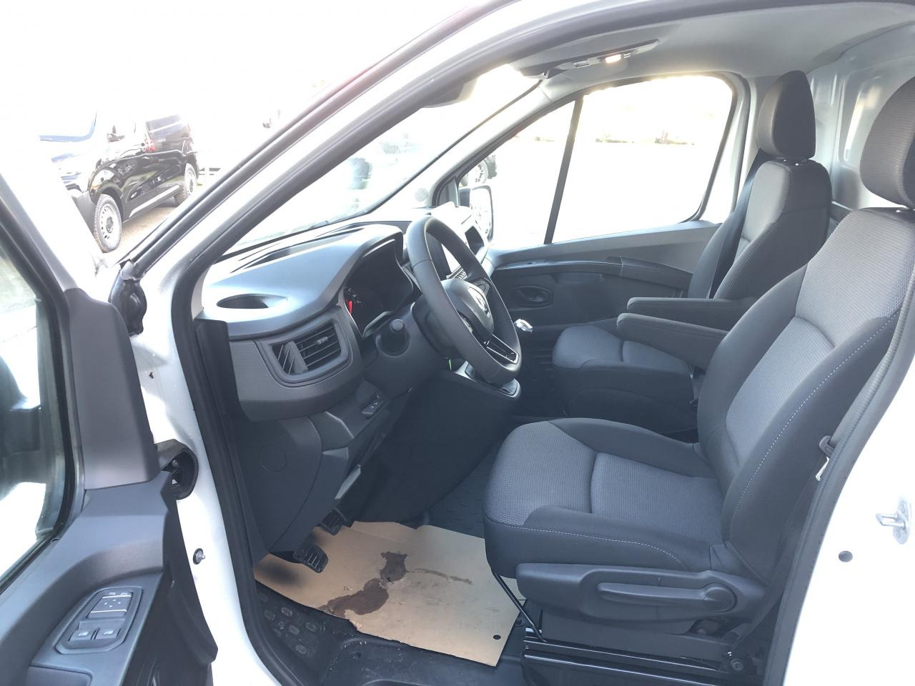 RENAULT Trafic L2H1 3000 Kg 2.0 Blue dCi - 130CH FOURGON 2 PLACES - Цельнометаллический фургон: фото 4 RENAULT Trafic L2H1 3000 Kg 2.0 Blue dCi - 130CH FOURGON 2 PLACES - Цельнометаллический фургон: фото 4