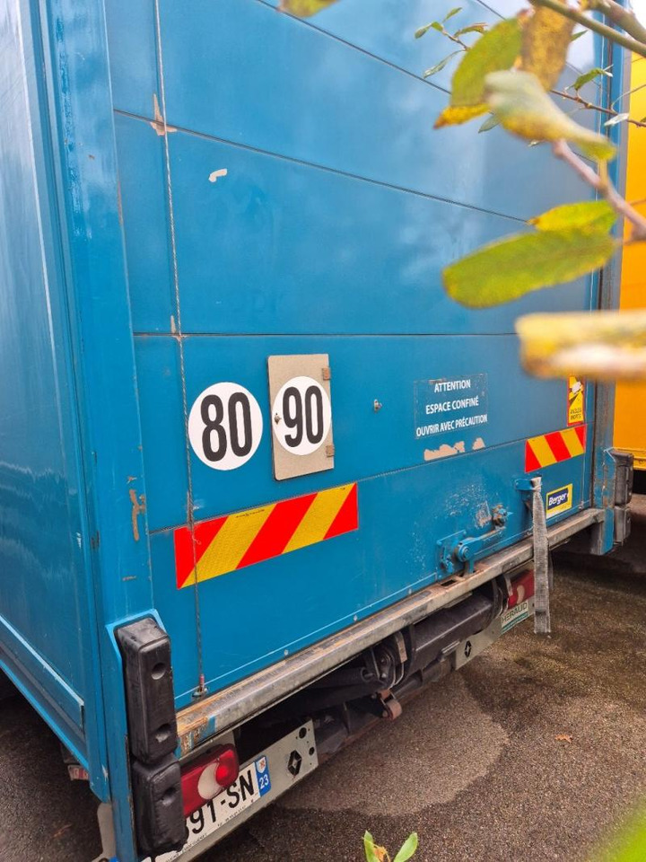 Renault D 7.5 LOW P4X2 210E6 Fourgon Polyfond avec hayon rabattable - Грузовик с закрытым кузовом: фото 3 Renault D 7.5 LOW P4X2 210E6 Fourgon Polyfond avec hayon rabattable - Грузовик с закрытым кузовом: фото 3