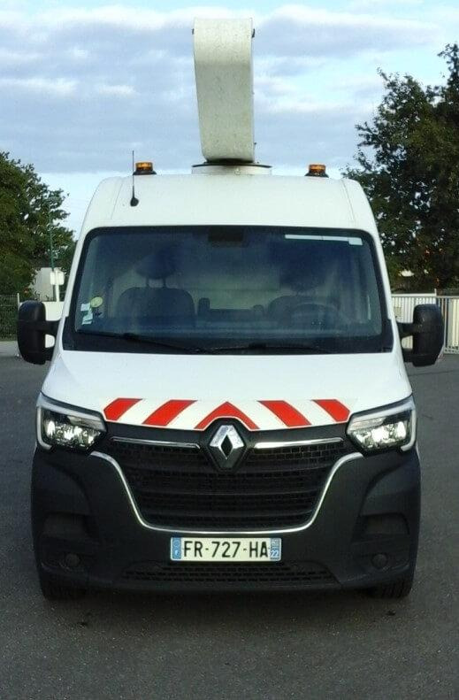 Renault Master 145.35 FG Tronqué L2H2 Nacelle Pack éco - Грузовик с подъемником: фото 1 Renault Master 145.35 FG Tronqué L2H2 Nacelle Pack éco - Грузовик с подъемником: фото 1