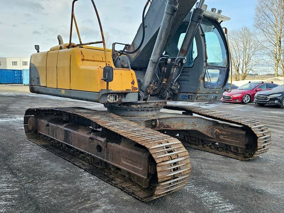 Гусеничный экскаватор Volvo EC 240 LC: фото 8