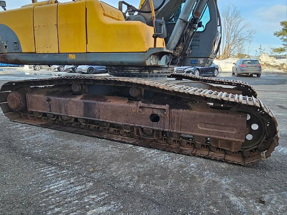 Гусеничный экскаватор Volvo EC 240 LC: фото 23
