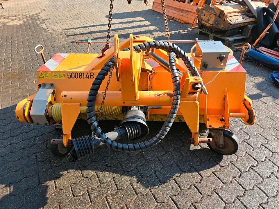Dücker HDK 160 Kehrmaschine Straßenkehrmaschine Kehrbesen für Multicar Tremo Iseki Kubota - Щетка: фото 2 Dücker HDK 160 Kehrmaschine Straßenkehrmaschine Kehrbesen für Multicar Tremo Iseki Kubota - Щетка: фото 2