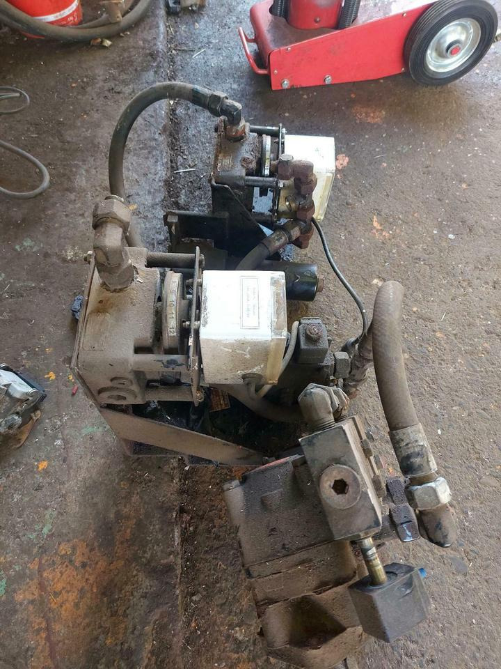 Epoke Salzstreuer Winterdienst Schneckenantrieb Steuerblock - Электрическая система для Коммунальной и специальной техники: фото 3 Epoke Salzstreuer Winterdienst Schneckenantrieb Steuerblock - Электрическая система для Коммунальной и специальной техники: фото 3