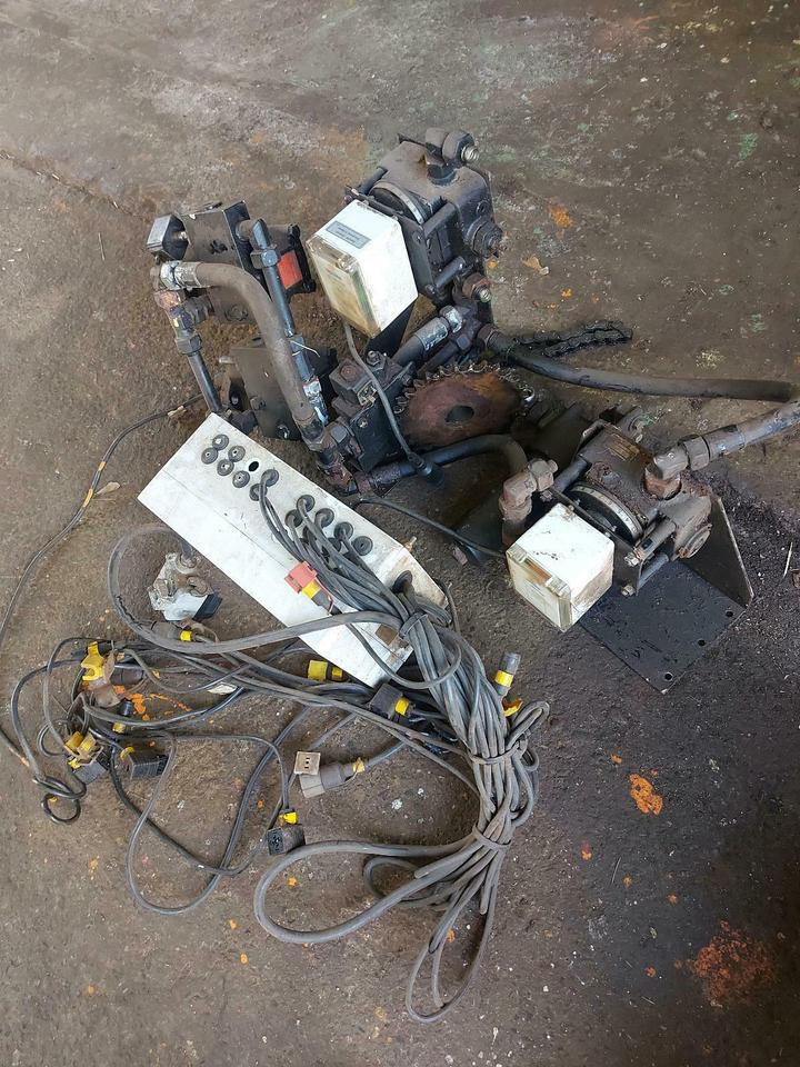 Epoke Salzstreuer Winterdienst Schneckenantrieb Steuerblock - Электрическая система для Коммунальной и специальной техники: фото 4 Epoke Salzstreuer Winterdienst Schneckenantrieb Steuerblock - Электрическая система для Коммунальной и специальной техники: фото 4