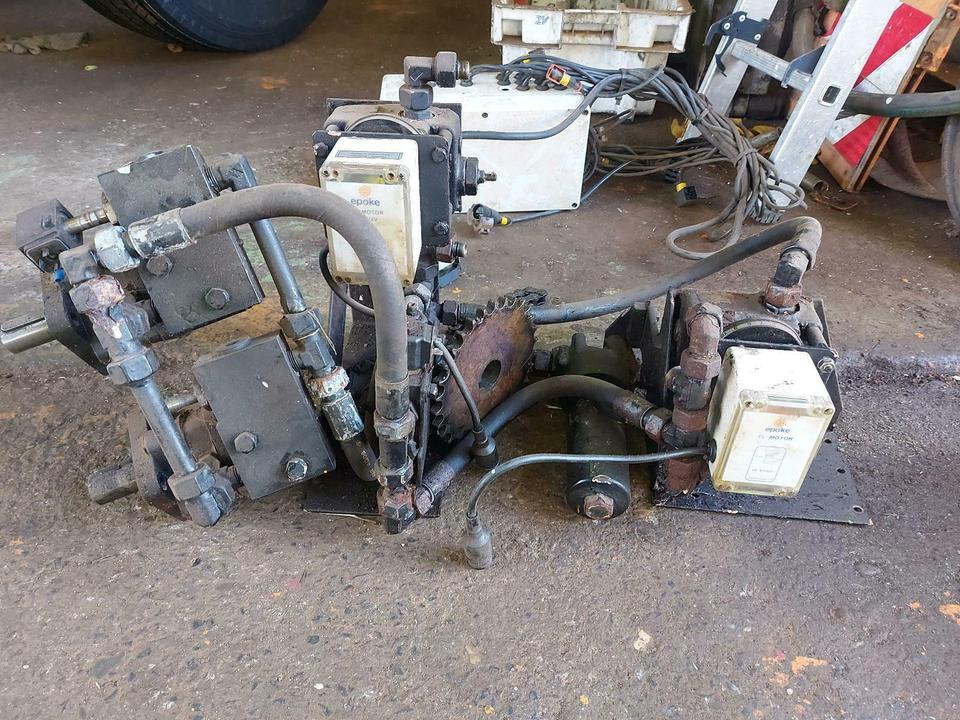 Epoke Salzstreuer Winterdienst Schneckenantrieb Steuerblock - Электрическая система для Коммунальной и специальной техники: фото 5 Epoke Salzstreuer Winterdienst Schneckenantrieb Steuerblock - Электрическая система для Коммунальной и специальной техники: фото 5