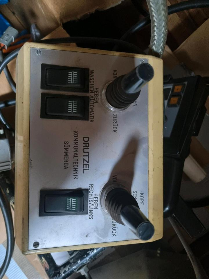 Leitpfostenwaschgerät Bedienung Drutzel Steuerung Bordcomputer un - Блок управления для Коммунальной и специальной техники: фото 1 Leitpfostenwaschgerät Bedienung Drutzel Steuerung Bordcomputer un - Блок управления для Коммунальной и специальной техники: фото 1