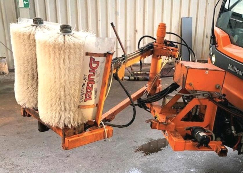 Leitpfostenwaschgerät Drutzel LWG-M-SR Leitpfostenwaschmaschine Schmidt Passend für Multicar Unimog - Щетка: фото 1 Leitpfostenwaschgerät Drutzel LWG-M-SR Leitpfostenwaschmaschine Schmidt Passend für Multicar Unimog - Щетка: фото 1