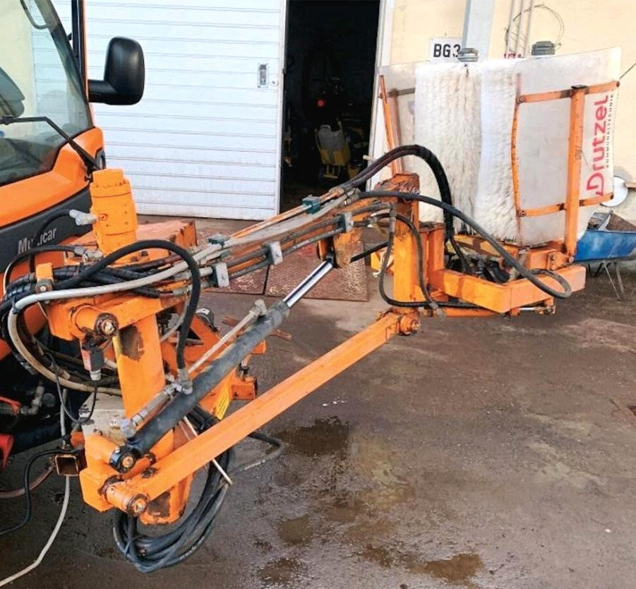 Leitpfostenwaschgerät Drutzel LWG-M-SR Leitpfostenwaschmaschine Schmidt Passend für Multicar Unimog - Щетка: фото 2 Leitpfostenwaschgerät Drutzel LWG-M-SR Leitpfostenwaschmaschine Schmidt Passend für Multicar Unimog - Щетка: фото 2