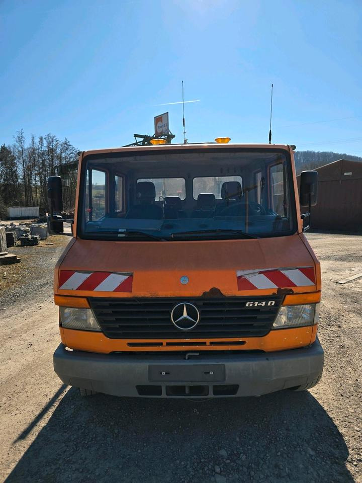 Mercedes-Benz Vario 614D Pritsche Doka 2002 Nissen VLT Verkehrsleittafel Absperrtafel LKW Vorwarntafel - Грузовик бортовой/ Платформа: фото 5 Mercedes-Benz Vario 614D Pritsche Doka 2002 Nissen VLT Verkehrsleittafel Absperrtafel LKW Vorwarntafel - Грузовик бортовой/ Платформа: фото 5
