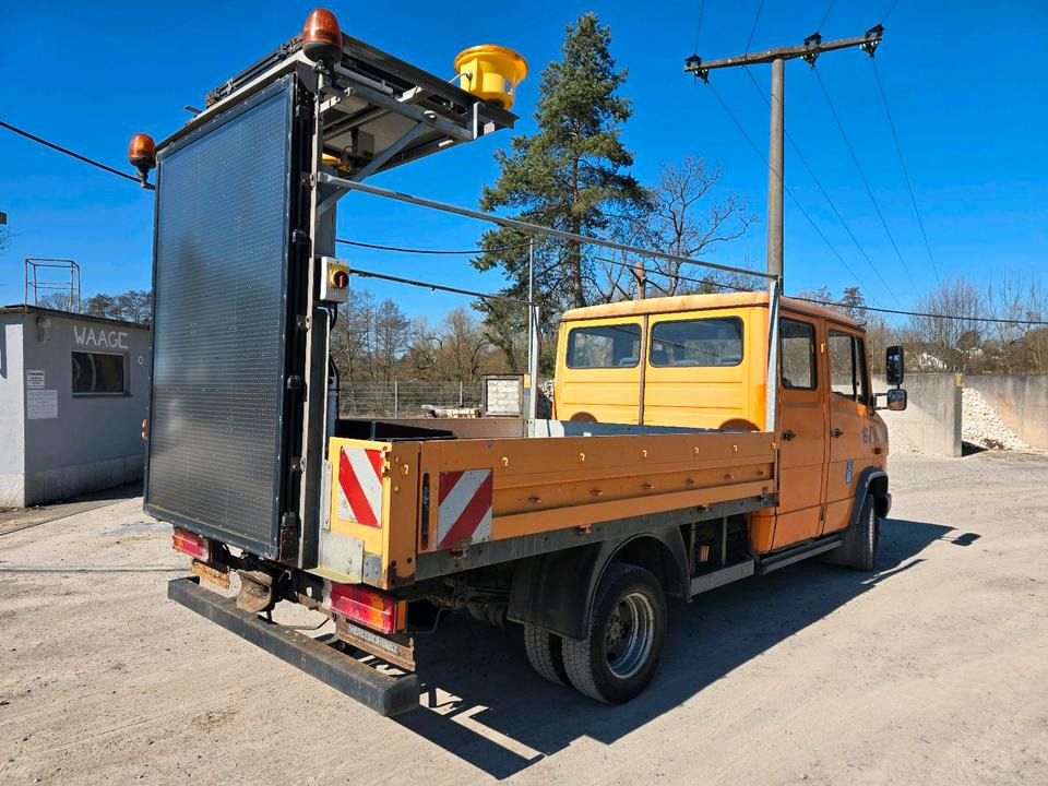 Mercedes-Benz Vario 614D Pritsche Doka 2002 Nissen VLT Verkehrsleittafel Absperrtafel LKW Vorwarntafel - Грузовик бортовой/ Платформа: фото 3 Mercedes-Benz Vario 614D Pritsche Doka 2002 Nissen VLT Verkehrsleittafel Absperrtafel LKW Vorwarntafel - Грузовик бортовой/ Платформа: фото 3