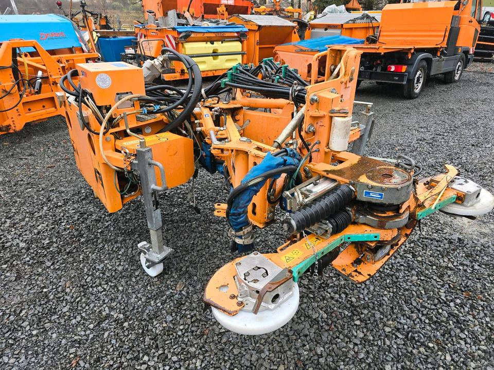 Mulag MRM 300 MLM 200 Leitpfostenmähgerät Randstreifenmäher Böschungsmäher Böschungsmulcher Bankettmäher passend für Unimog 405/10 405/12 UGN UGE U300 U 300 Leitpfostenausmäher - Боковая косилка-измельчитель: фото 4 Mulag MRM 300 MLM 200 Leitpfostenmähgerät Randstreifenmäher Böschungsmäher Böschungsmulcher Bankettmäher passend für Unimog 405/10 405/12 UGN UGE U300 U 300 Leitpfostenausmäher - Боковая косилка-измельчитель: фото 4