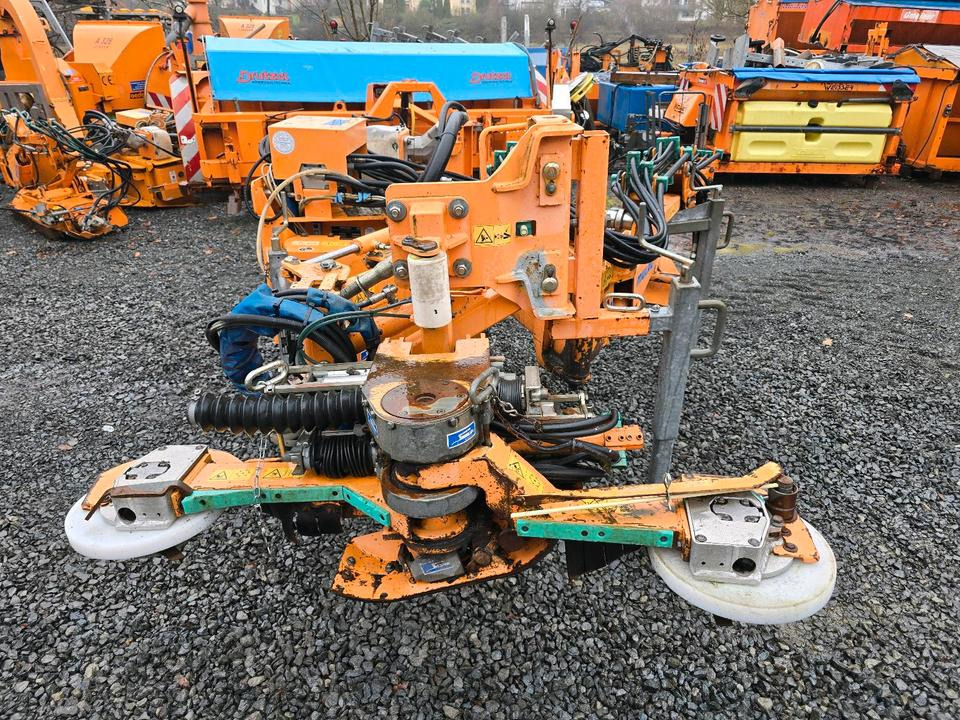 Mulag MRM 300 MLM 200 Leitpfostenmähgerät Randstreifenmäher Böschungsmäher Böschungsmulcher Bankettmäher passend für Unimog 405/10 405/12 UGN UGE U300 U 300 Leitpfostenausmäher - Боковая косилка-измельчитель: фото 1 Mulag MRM 300 MLM 200 Leitpfostenmähgerät Randstreifenmäher Böschungsmäher Böschungsmulcher Bankettmäher passend für Unimog 405/10 405/12 UGN UGE U300 U 300 Leitpfostenausmäher - Боковая косилка-измельчитель: фото 1