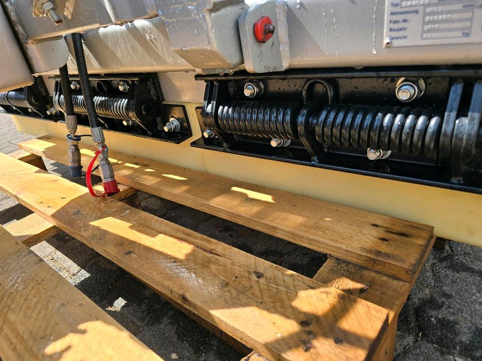 NEUWARE KIF Schneepflug CM 1600 Schneeschieber Schneeschild Winterdienst Räumschild passend für Multicar Kramer Iseki Kubota Kleintraktor - Отвал для снега: фото 4 NEUWARE KIF Schneepflug CM 1600 Schneeschieber Schneeschild Winterdienst Räumschild passend für Multicar Kramer Iseki Kubota Kleintraktor - Отвал для снега: фото 4