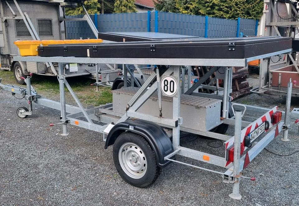 Прицеп Neuwertige Nissen LED VLT Verkehrsleittafel Verkehrsleitanhänger Verkehrssicherungsanhänger Leitanhänger Leittafel Absperrtafel FAT Verkehrssicherung GPS: фото 14