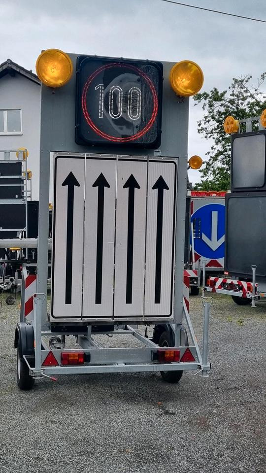 Прицеп Nissen Fahrbare Vorwarntafel Typ VLT 1-08-70 Verkehrsleittafel Verkehrsleitanhänger Verkehrssicherungsanhänger Leitanhänger Leittafel Absperrtafel FAT: фото 6