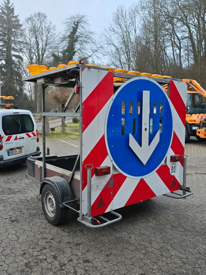 Nissen LED Absperrtafel FAT Verkehrsleittafel Verkehrssicherungsanhänger Verkehrsleitanhänger Sperrwand - Прицеп: фото 4 Nissen LED Absperrtafel FAT Verkehrsleittafel Verkehrssicherungsanhänger Verkehrsleitanhänger Sperrwand - Прицеп: фото 4