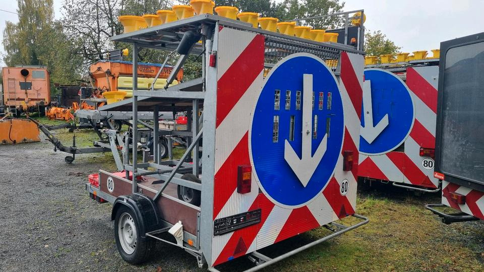 Nissen VZ616 FAT Absperrtafel Absperrwand Verkehrsleittafel Verkehrsleitanhänger Verkehrssicherungsanhänger Leitanhänger - Прицеп: фото 2 Nissen VZ616 FAT Absperrtafel Absperrwand Verkehrsleittafel Verkehrsleitanhänger Verkehrssicherungsanhänger Leitanhänger - Прицеп: фото 2