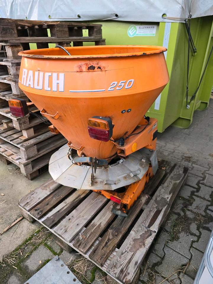 Rauch 250 Salzstreuer für Kleintraktor Iseki Kubota Winterdienst - Разбрасыватель песка/ Соли: фото 2 Rauch 250 Salzstreuer für Kleintraktor Iseki Kubota Winterdienst - Разбрасыватель песка/ Соли: фото 2