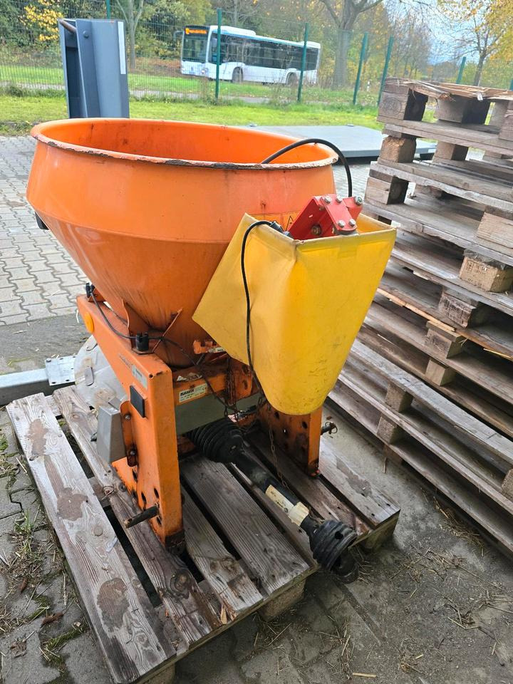 Rauch 250 Salzstreuer für Kleintraktor Iseki Kubota Winterdienst - Разбрасыватель песка/ Соли: фото 3 Rauch 250 Salzstreuer für Kleintraktor Iseki Kubota Winterdienst - Разбрасыватель песка/ Соли: фото 3