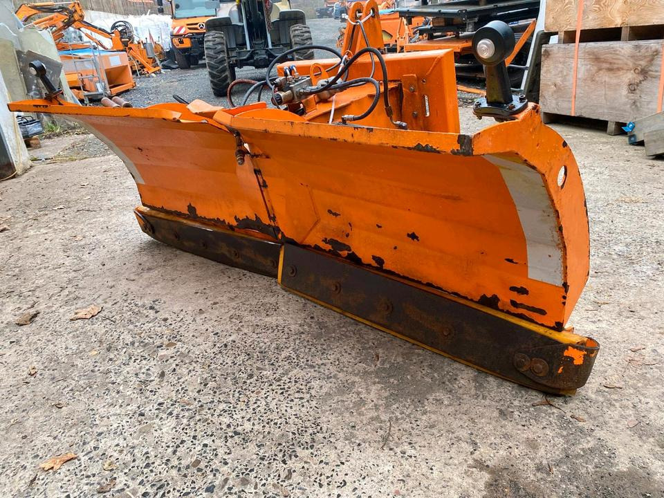 SaMASZ PSV 201 G V-Pflug Keilpflug Variopflug Schneeschieber Schneeschild Winterdienst Räumschild Schneepflug passend für Traktor Fronthydraulik - Отвал для снега: фото 4 SaMASZ PSV 201 G V-Pflug Keilpflug Variopflug Schneeschieber Schneeschild Winterdienst Räumschild Schneepflug passend für Traktor Fronthydraulik - Отвал для снега: фото 4