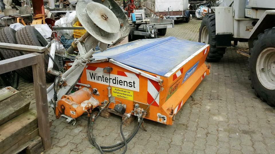 Salzstreuer Schmidt Winterdienst Unimog Multicar Tremo Fendt deut - Разбрасыватель песка/ Соли: фото 2 Salzstreuer Schmidt Winterdienst Unimog Multicar Tremo Fendt deut - Разбрасыватель песка/ Соли: фото 2