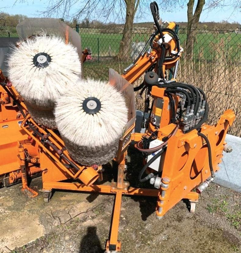 Schmidt RPS-H Leitpfostenwaschgerät für Unimog 405/10 405/12 U400 300 400 500 UGN UGE Mulag Mercedes-Benz 318 218 423 427 429 430 - Щетка: фото 3 Schmidt RPS-H Leitpfostenwaschgerät für Unimog 405/10 405/12 U400 300 400 500 UGN UGE Mulag Mercedes-Benz 318 218 423 427 429 430 - Щетка: фото 3