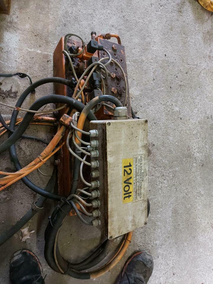 Schmidt Salzstreuer SST DST Hydr. Steuerblock Platine Steuerung - Гидравлика для Коммунальной и специальной техники: фото 3 Schmidt Salzstreuer SST DST Hydr. Steuerblock Platine Steuerung - Гидравлика для Коммунальной и специальной техники: фото 3