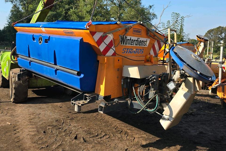 Schmidt Stratos Salzstreuer S44 4,4m3 für Unimog 405 U500 527 530 535 Aufbaustreuautomat Salzsilo Winterdienst Küpper-Weisser Epoke - Разбрасыватель песка/ Соли: фото 1 Schmidt Stratos Salzstreuer S44 4,4m3 für Unimog 405 U500 527 530 535 Aufbaustreuautomat Salzsilo Winterdienst Küpper-Weisser Epoke - Разбрасыватель песка/ Соли: фото 1