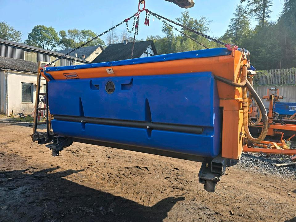 Schmidt Stratos Salzstreuer S44 4,4m3 für Unimog 405 U500 527 530 535 Aufbaustreuautomat Salzsilo Winterdienst Küpper-Weisser Epoke - Разбрасыватель песка/ Соли: фото 3 Schmidt Stratos Salzstreuer S44 4,4m3 für Unimog 405 U500 527 530 535 Aufbaustreuautomat Salzsilo Winterdienst Küpper-Weisser Epoke - Разбрасыватель песка/ Соли: фото 3