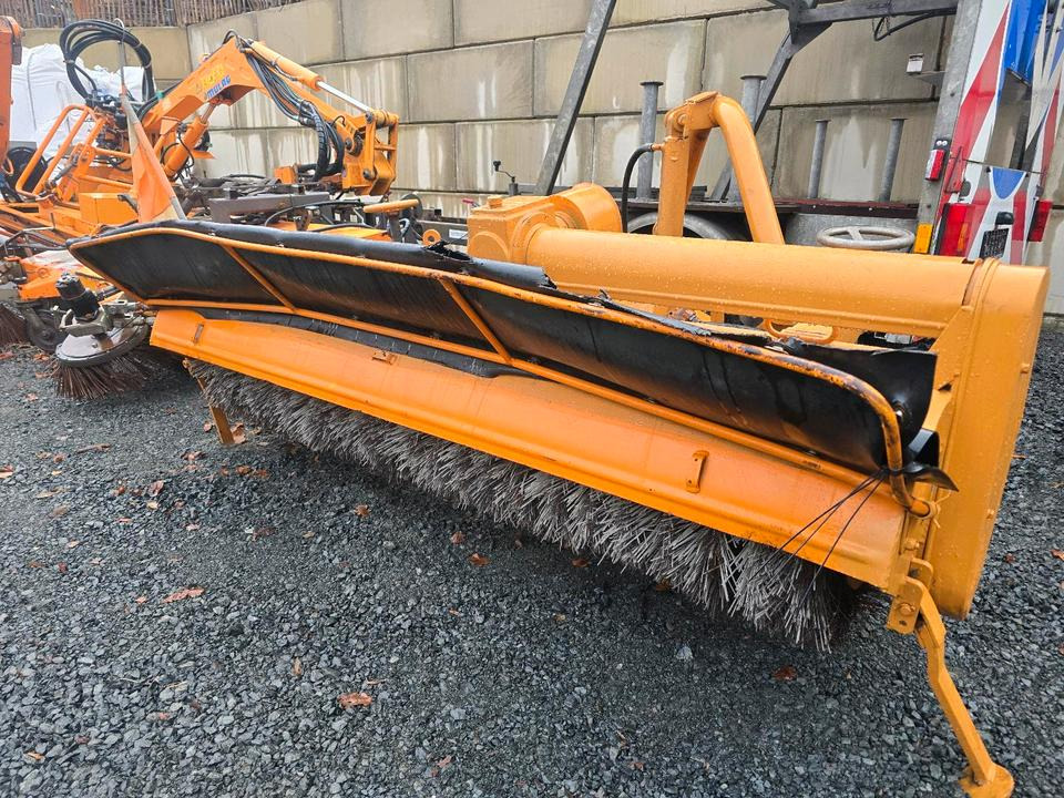 Schmidt VKS Kehrmaschine Straßenkehrmaschine Frontkehrmaschine Kehrbesen für Radlader Unimog Traktor - Щетка: фото 5 Schmidt VKS Kehrmaschine Straßenkehrmaschine Frontkehrmaschine Kehrbesen für Radlader Unimog Traktor - Щетка: фото 5