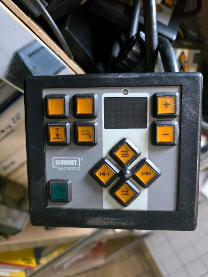 Schmidt Steuerung für Schneepflug Kommunalhydraulik Controller Fernbedienung Bedienung Winterdienst Schneeschieber - Запчасти для Снегоуборочных машин: фото 1 Schmidt Steuerung für Schneepflug Kommunalhydraulik Controller Fernbedienung Bedienung Winterdienst Schneeschieber - Запчасти для Снегоуборочных машин: фото 1