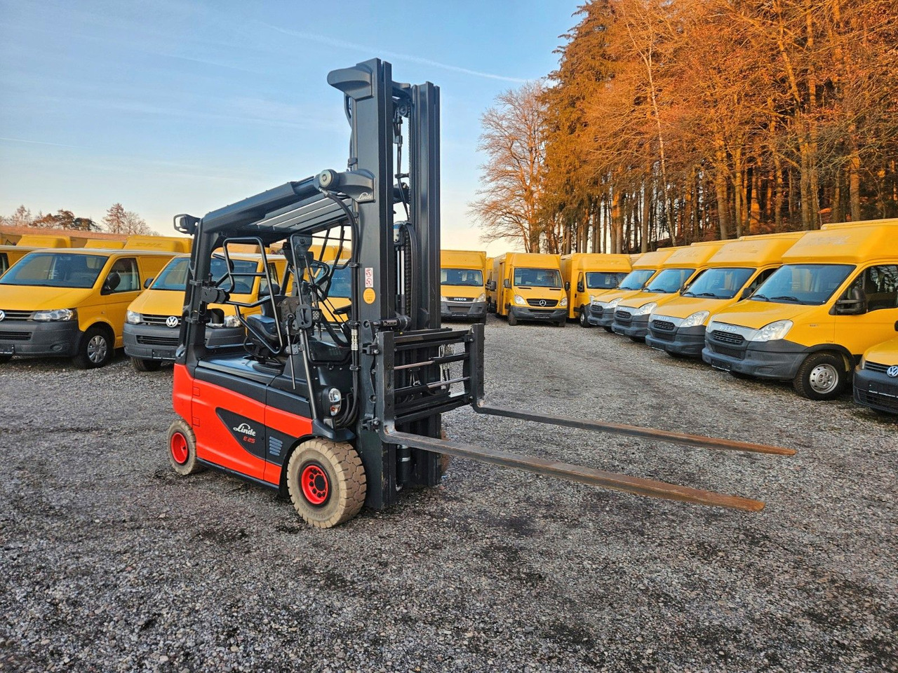 Linde E25 R Roadster , 6.880mm Hubhöhe, StVZO hydr. Zi - Электропогрузчик: фото 1 Linde E25 R Roadster , 6.880mm Hubhöhe, StVZO hydr. Zi - Электропогрузчик: фото 1