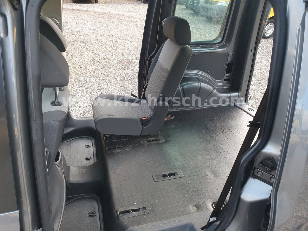 Легковой автомобиль Volkswagen Caddy 2.0TDI Temp Sithz NAVI Bluet. 2xSchiebetür: фото 10