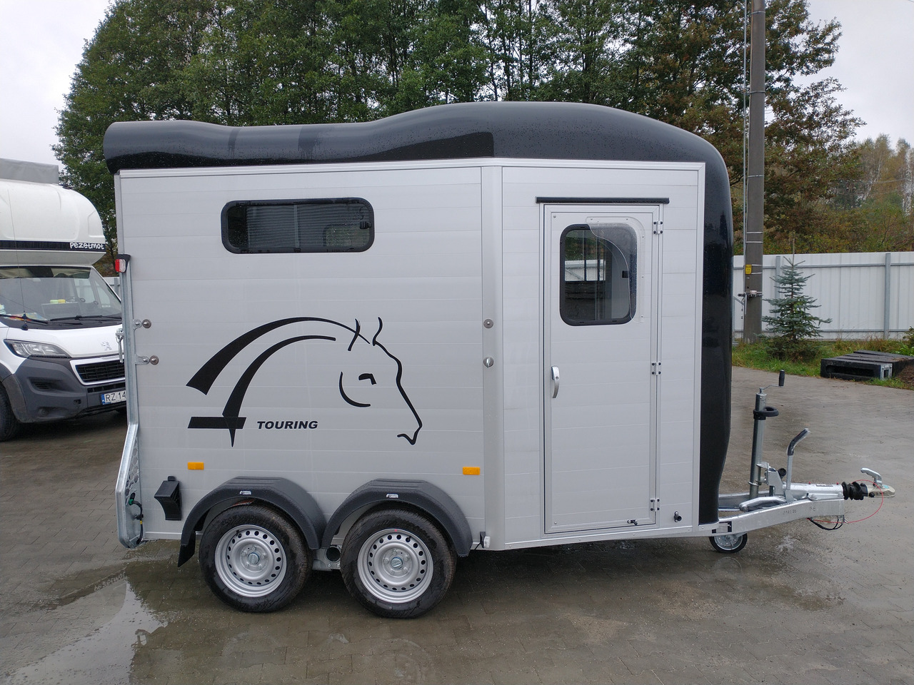 Cheval Liberté Touring Country + Siodlarnia, Debon - Прицеп-коневоз: фото 2 Cheval Liberté Touring Country + Siodlarnia, Debon - Прицеп-коневоз: фото 2