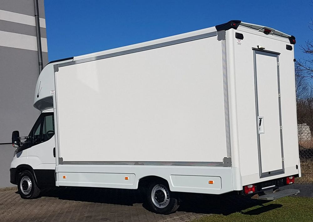 Iveco DAILY KONTENER NISKOPODŁOGOWY 4,43x2,23x2,42 SKLEP FOODTRUCK BAR KLIMA KONIOWÓZ KAMPER - Торговый грузовик: фото 3 Iveco DAILY KONTENER NISKOPODŁOGOWY 4,43x2,23x2,42 SKLEP FOODTRUCK BAR KLIMA KONIOWÓZ KAMPER - Торговый грузовик: фото 3