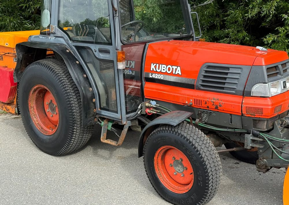 Kubota * Traktor KUBOTA L4200 * 4x4 * Pług Piaskarka * Wałek Przód Tył * Sprowadzony* Zimowe Utrzymanie - Трактор: фото 4 Kubota * Traktor KUBOTA L4200 * 4x4 * Pług Piaskarka * Wałek Przód Tył * Sprowadzony* Zimowe Utrzymanie - Трактор: фото 4