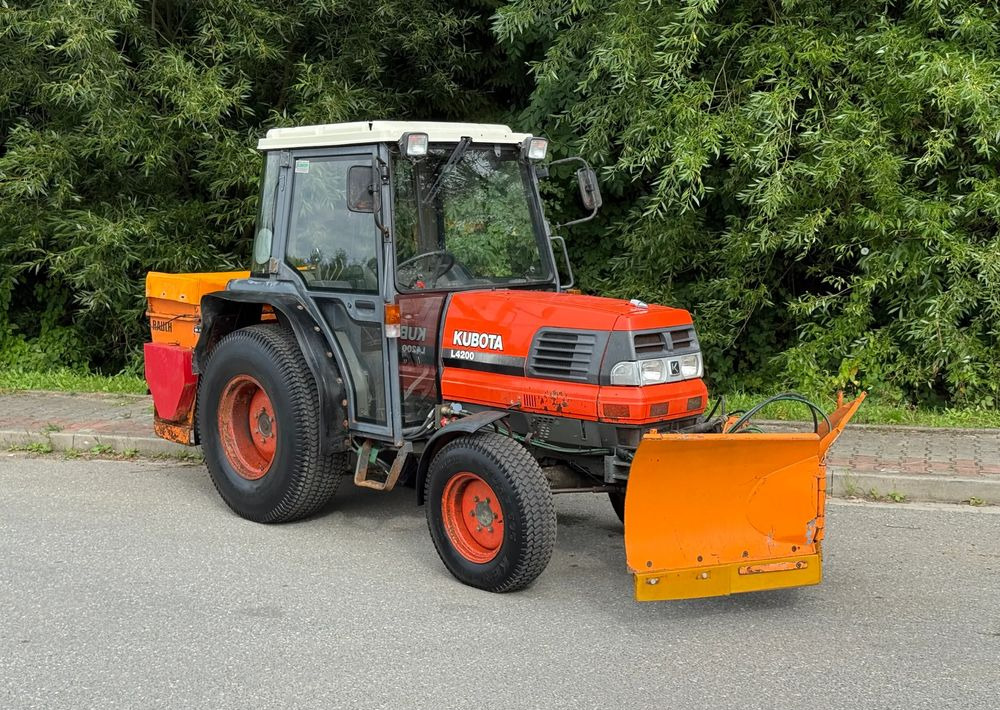 Kubota * Traktor KUBOTA L4200 * 4x4 * Pług Piaskarka * Wałek Przód Tył * Sprowadzony* Zimowe Utrzymanie - Трактор: фото 2 Kubota * Traktor KUBOTA L4200 * 4x4 * Pług Piaskarka * Wałek Przód Tył * Sprowadzony* Zimowe Utrzymanie - Трактор: фото 2