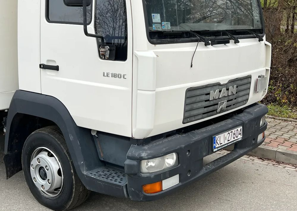 MAN MAN 8-180 KONTENER WINDA ZAŁADOWCZA - Грузовик с закрытым кузовом: фото 3 MAN MAN 8-180 KONTENER WINDA ZAŁADOWCZA - Грузовик с закрытым кузовом: фото 3
