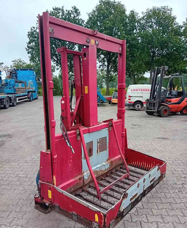 BVL Megastar 170 kuilvoersnijder met lift - Техника для силоса: фото 1 BVL Megastar 170 kuilvoersnijder met lift - Техника для силоса: фото 1