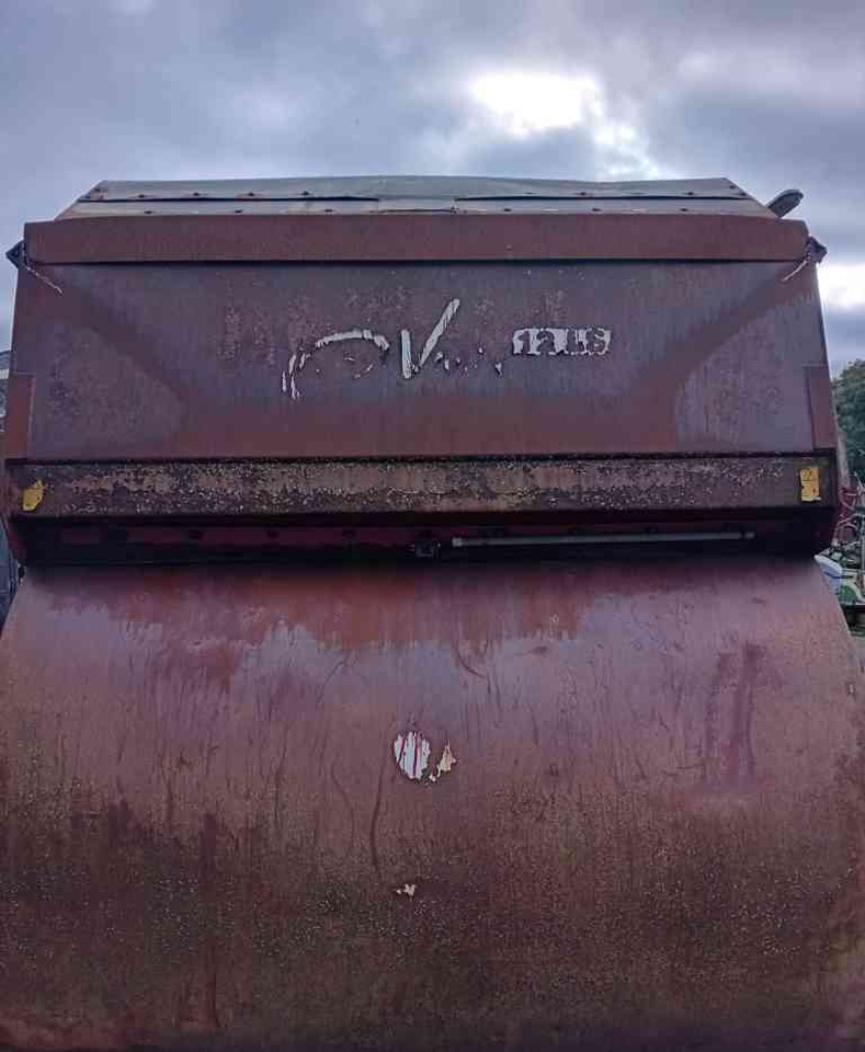 BVL V-Mix Plus 12 LS voermengwagen *Verkocht/sold* - Кормораздатчик: фото 4 BVL V-Mix Plus 12 LS voermengwagen *Verkocht/sold* - Кормораздатчик: фото 4