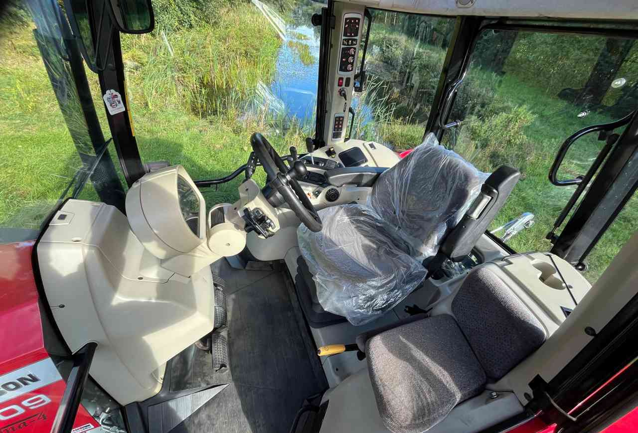 Massey Ferguson 5609 Dyna-4 Essential - Трактор: фото 5 Massey Ferguson 5609 Dyna-4 Essential - Трактор: фото 5