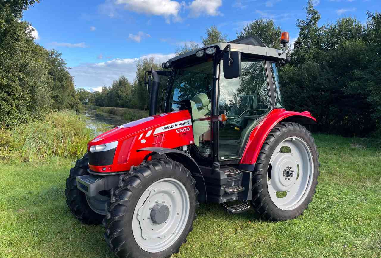 Massey Ferguson 5609 Dyna-4 Essential - Трактор: фото 1 Massey Ferguson 5609 Dyna-4 Essential - Трактор: фото 1