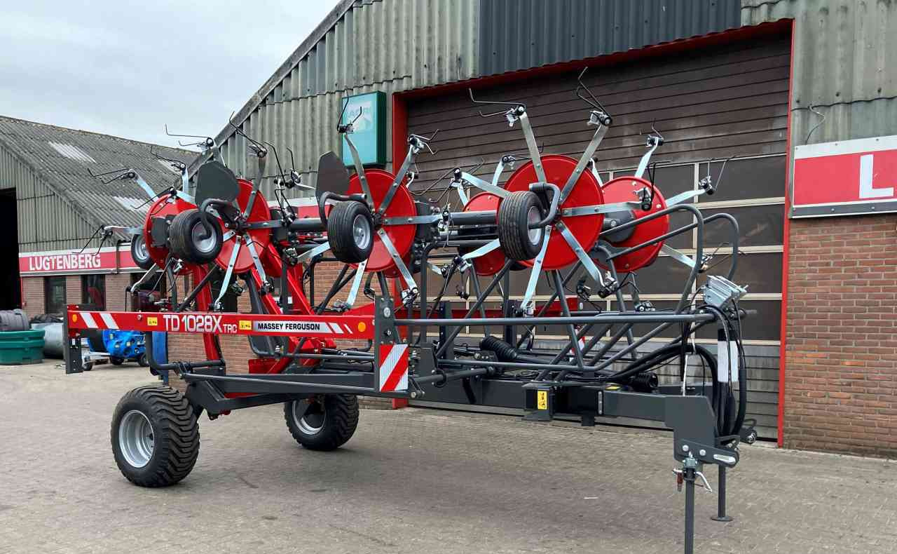 Massey Ferguson TD 1028X TRC Haaktandschudder Lely Lotus weidebouwmachines. - Сеноворошилка: фото 1 Massey Ferguson TD 1028X TRC Haaktandschudder Lely Lotus weidebouwmachines. - Сеноворошилка: фото 1