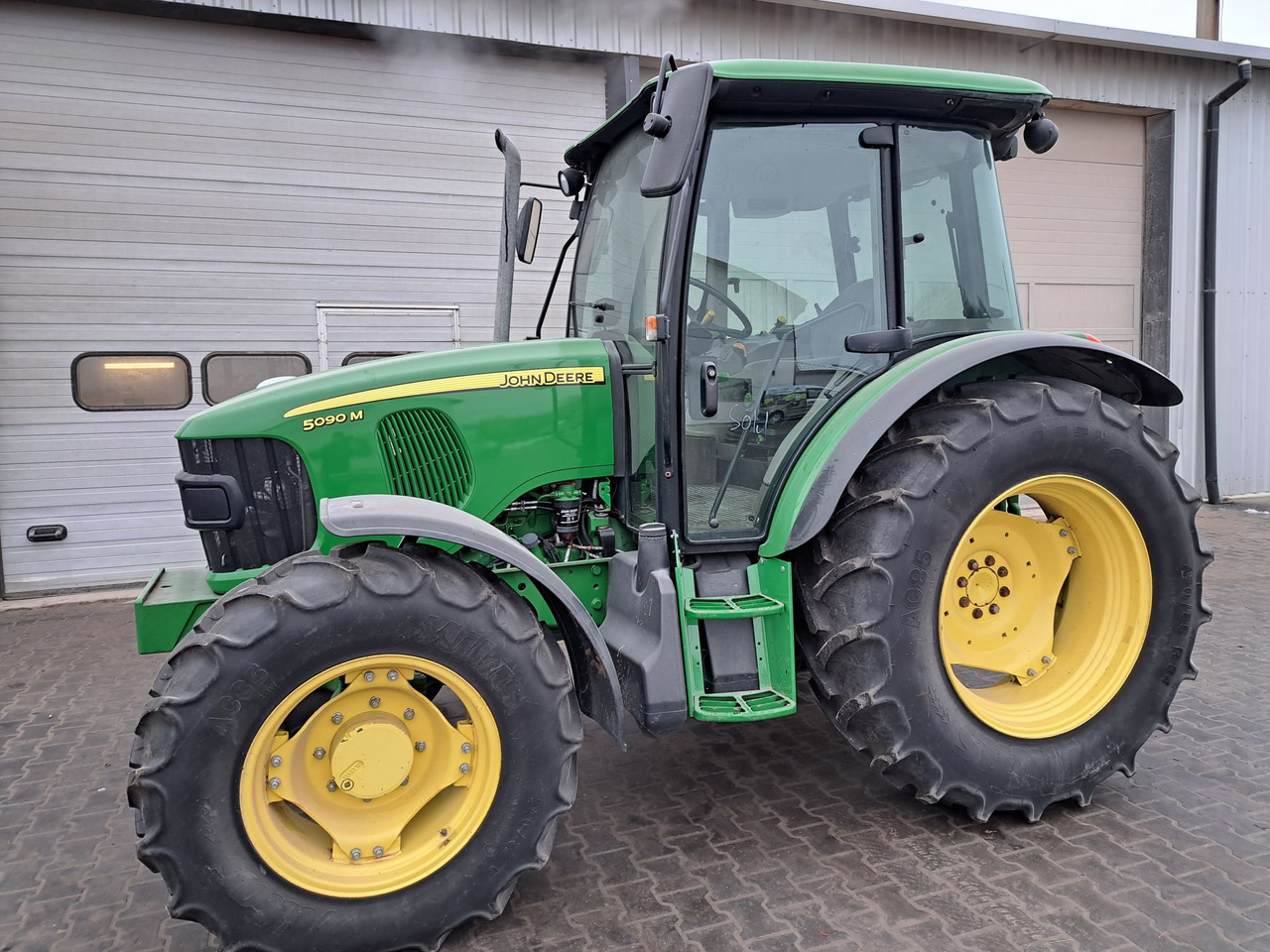 Ciągnik John Deere 5090m - Трактор: фото 1 Ciągnik John Deere 5090m - Трактор: фото 1