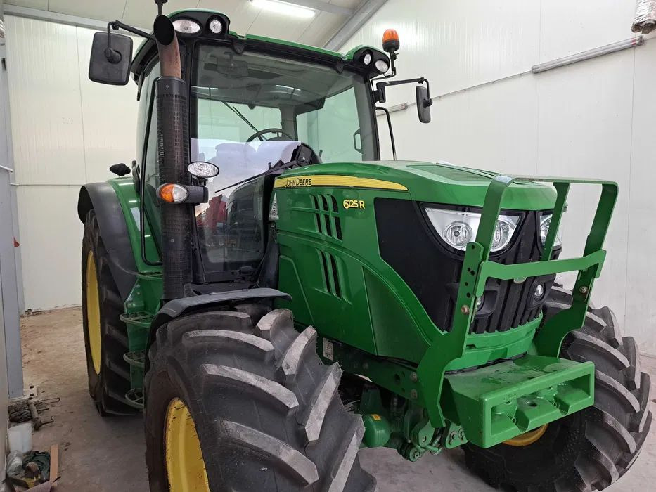 John Deere 6125R 2015 Rok - Трактор: фото 2 John Deere 6125R 2015 Rok - Трактор: фото 2