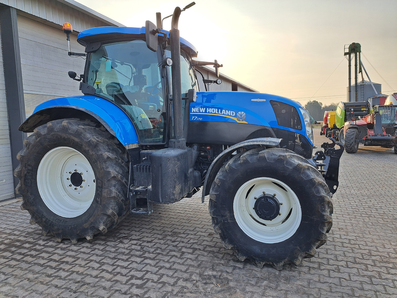 New Holland T7 170 - Трактор: фото 2 New Holland T7 170 - Трактор: фото 2
